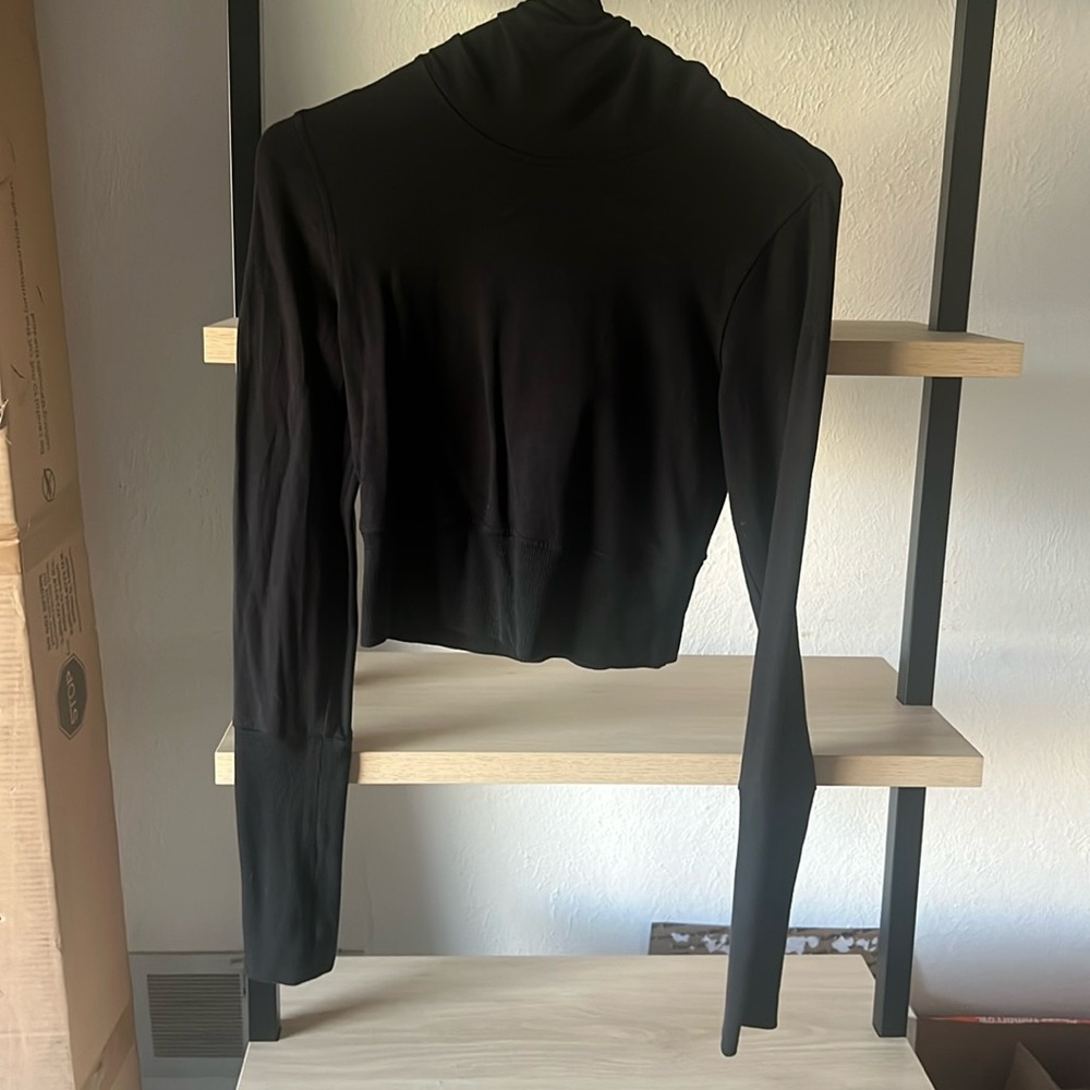 Lululemon cropped pullover with hood in good used condition